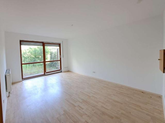 Wohnkomfort auf einer Ebene: Helle Wohnung mit Terrasse, Aufzug und Tiefgaragenstellplatz!