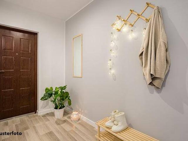 Wohnkomfort auf rund 76 m² mit Balkon und zwei Stellplätzen