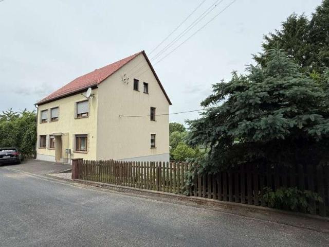 Wohnkomfort im Grünen! Großzügiges Einfamilienhaus mit Einliegerwohnung und tollem Grundstück