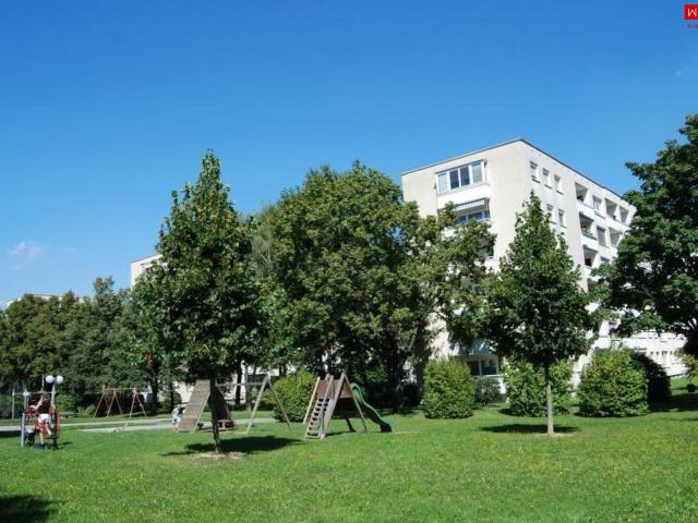 wohnkomfort in der obersten etage – 2 zimmer wohnung mit geschützter loggia in linz/oed! achtung wohnung wird soeben saniert! bezug 01. september 2026!