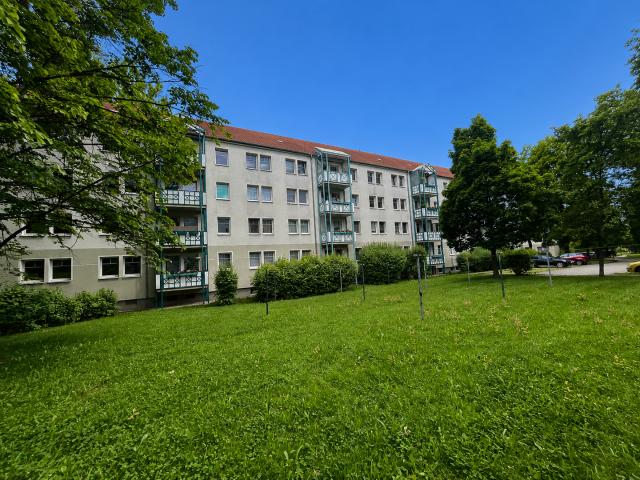 Wohnkomfort in gepflegtem Umfeld | Sanierte 3 RW mit Balkon und inkl. EBK