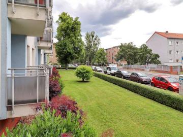Wohnkomfort mit Potenzial: 4 Zimmer Wohnung im Hochparterre