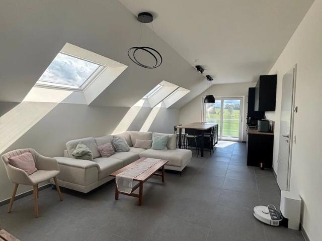 Wohnkomfort, Natur & Mobilität: Top Neubauwohnung mit Sonnenbalkon und Parkplatz