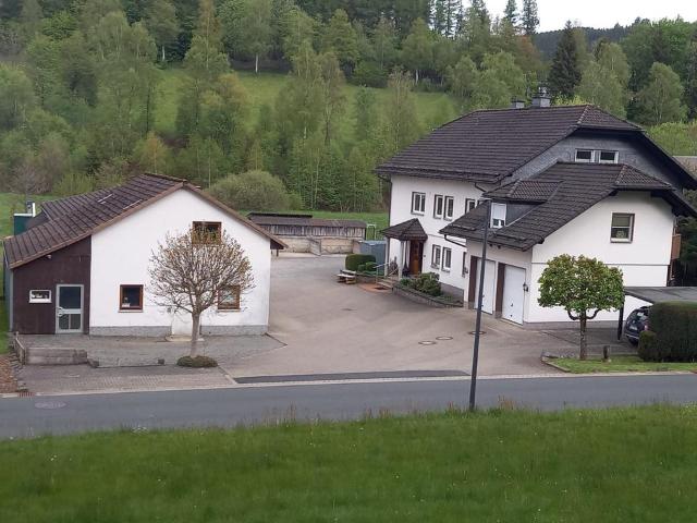 Wohnhaus und Lager Werkstatthalle