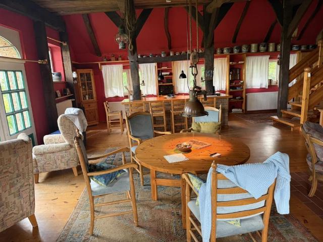 Wohnhaus unter Reet mit Grundstück direkt an der Jade, Bootsanleger, in ländlicher Lage von Jade zu vermieten