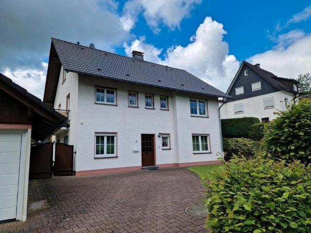 Wohnhaus Bergneustadt Altstadtnähe 850 m² Grundstück mit Brunnen