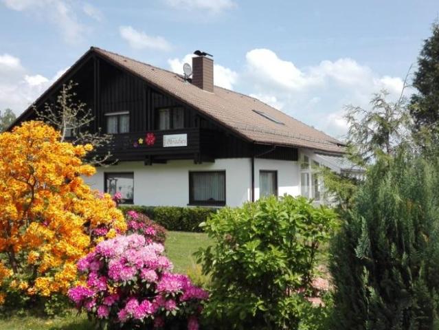 Wohnhaus Einfamilienhaus mit Garten im Vogelsberg