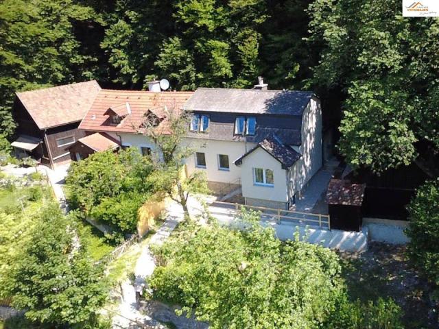 Wohnhaus in Thernberg – Ihr Rückzugsort inmitten der Natur