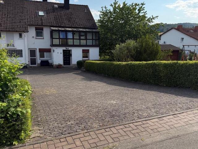 Wohnhaus in traumhafter Ortsrandlage mit großem Garten