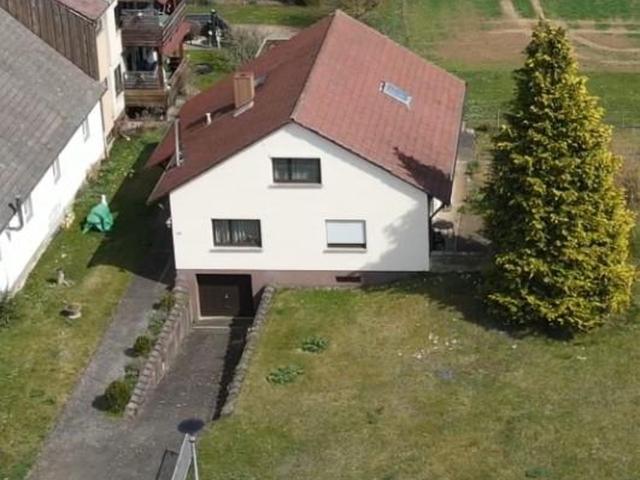 Wohnhaus in Bernstadt mit großem Grundstück