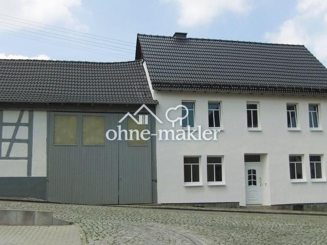 Wohnhaus in Idstein Heftrich mit großem Innenhof, Scheune und Nebengebäuden