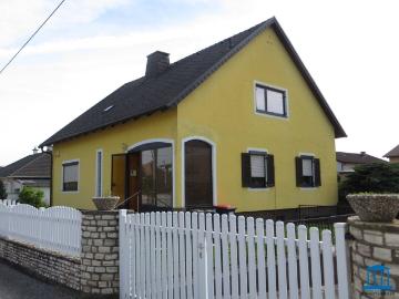 Haus zum Verkauf in 2544 - Garten, Keller