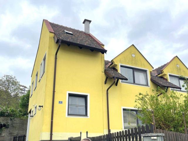 Wohnhaus in ruhige Randlage, Weitblick auch für 2 Familien geeignet