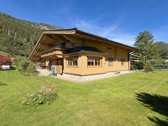Wohnhaus in sonniger Lage