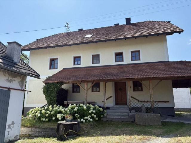 Wohnhaus inkl. Pool, Stall, Nebengebäude und ca. 2,2 ha landw. Nutzgrund