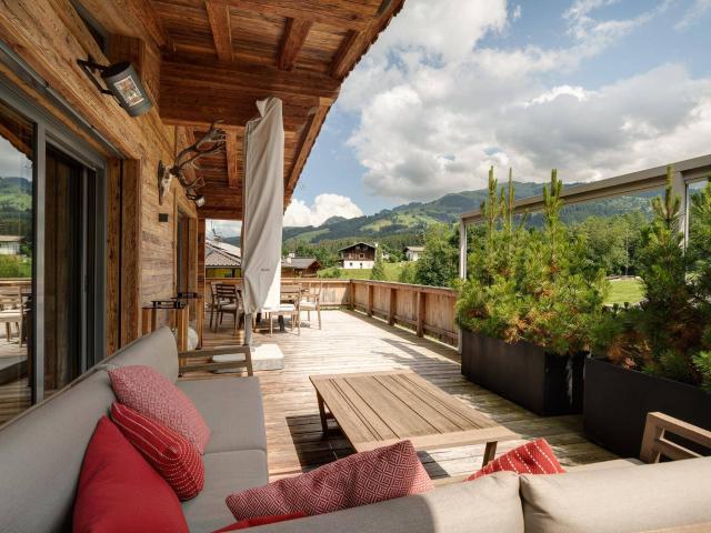 Wohnhaus / Landhausvilla mit drei Einheiten Ende einer Sackgasse Panoramablick fußläufig ins Zentrum