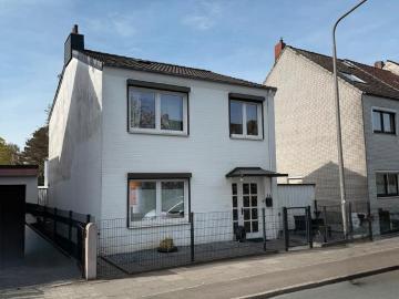 Wohnhaus mit 10 Garagen – vollvermietet – provisionsfrei