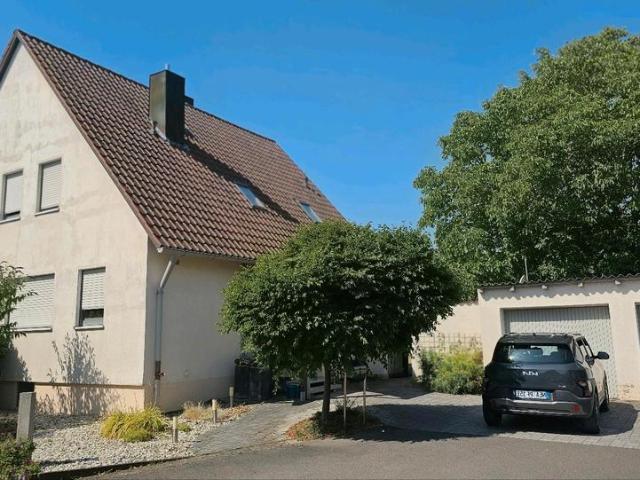 Wohnhaus mit 153qm Wohnfläche, 5 Zimmer und großem Grundstück