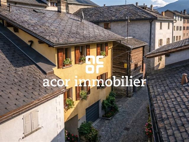 Wohnhaus mit 2 4 1/2 Zimmer Wohnungen in Liddes