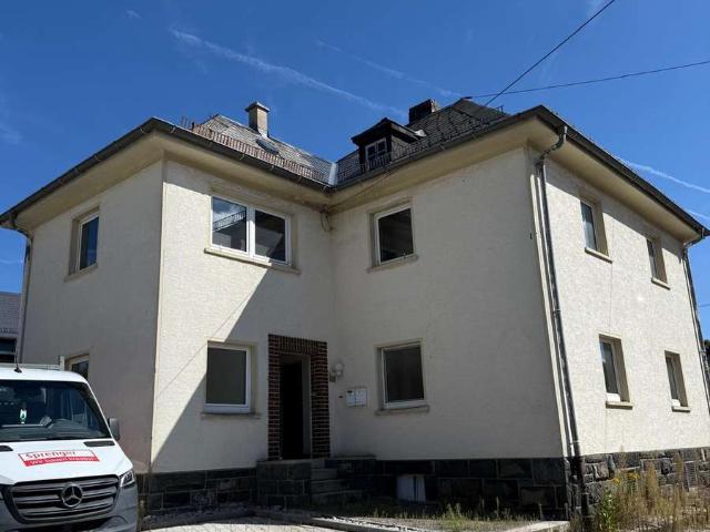 Wohnhaus mit 2 Wohnungen und Ausbaureserve Dach