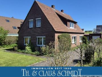 Wohnhaus mit 7 Zimmern, 2 Bädern und Doppelgarage in Wahnbek