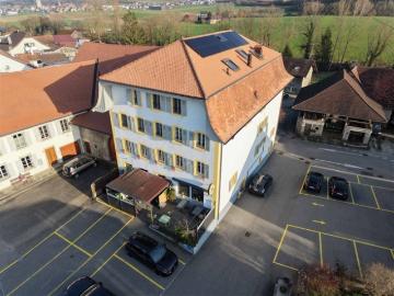 Wohnhaus mit Café Restaurant im Herzen der Broye