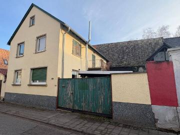 Wohnhaus mit angebauter Scheune und vielseitigem Nutzungspotenzial zu verkaufen!