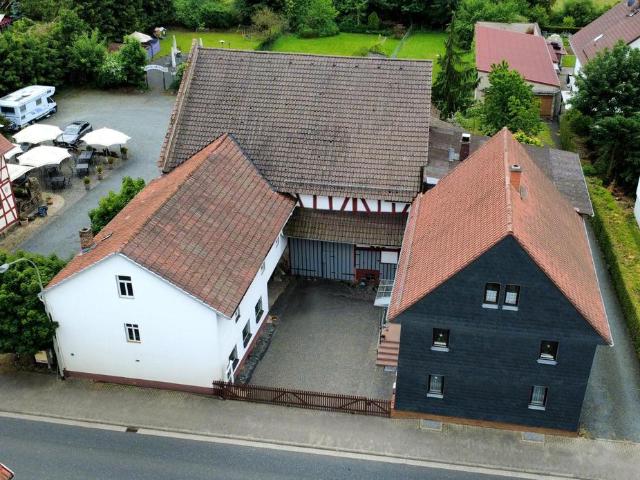 Wohnhaus mit Bauernhof