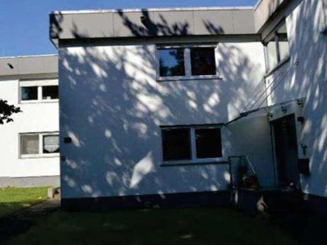 Wohnhaus mit Garage Veräußerung im Höchstbieterverfahren