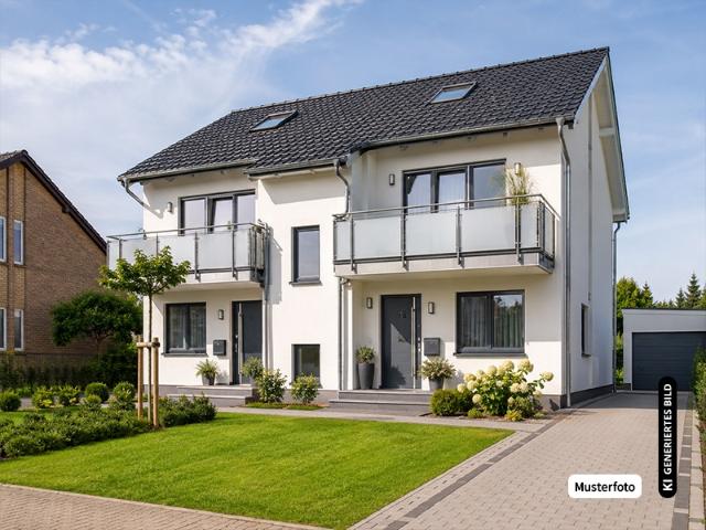Wohnhaus mit Garage 12 Plätze Ihre Chance auf Eigentum ohne Maklerprovision!