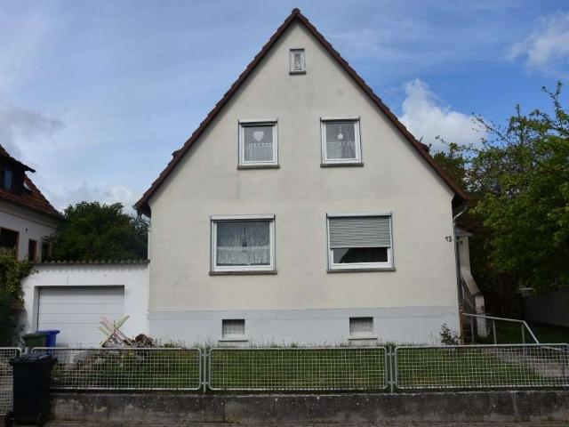 Wohnhaus mit Garage