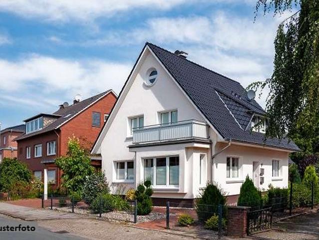 Wohnhaus mit Garagen Arbeiten und Wohnen unter einem Dach