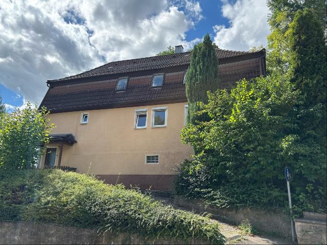 Wohnhaus mit Garten!