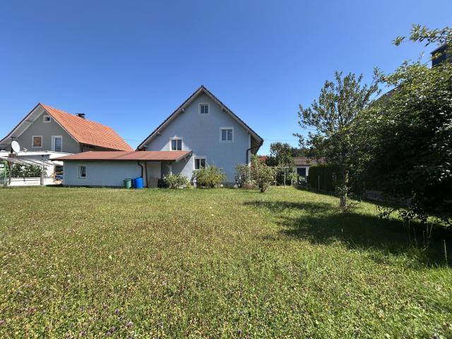 Wohnhaus mit großem Garten und viel Potential