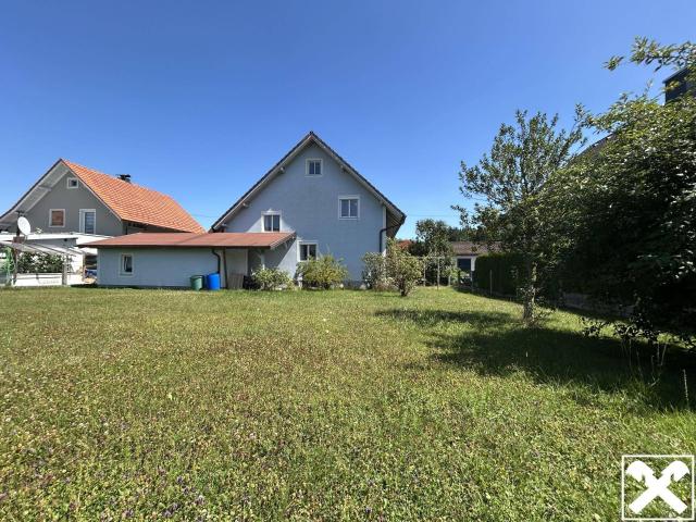 Wohnhaus mit großem Garten und viel Potential