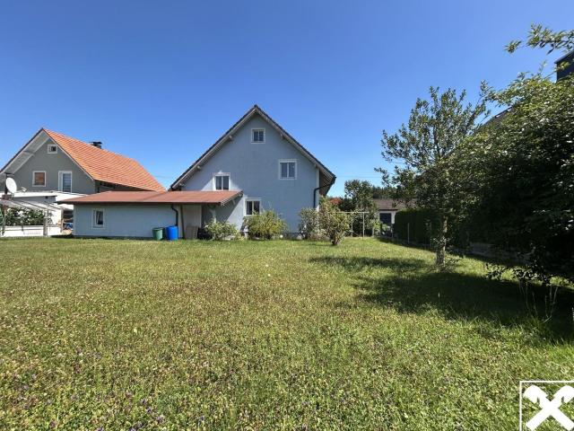 Wohnhaus mit Großem Garten und Viel Potential