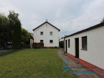 Wohnhaus mit großem Gartengrundstück in Osterhofen Altenmarkt