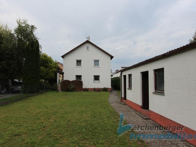 Wohnhaus mit großem Gartengrundstück in Osterhofen Altenmarkt