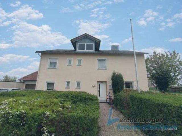 Wohnhaus mit großem Grundstück in ruhiger Lage von Buchhofen