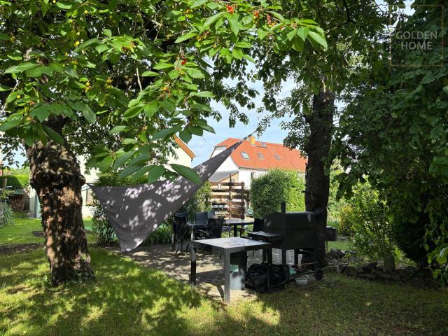 Wohnhaus mit großem Grundstück in zentraler Wohnlage !