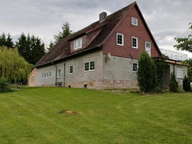 Wohnhaus mit großer Scheune