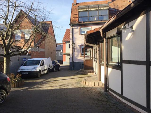 Wohnhaus mit Einbauküche und Hof