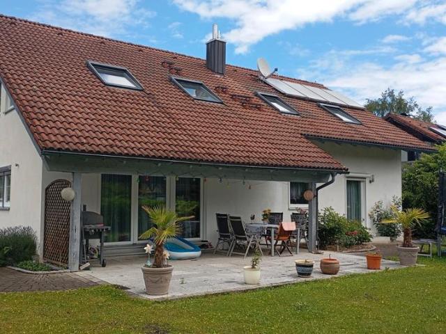 Wohnhaus mit Einliegerwohnung Terrasse Garten Doppelgarage