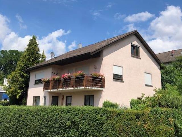 Wohnhaus mit Einliegerwohnung in schöner Aussichtslage