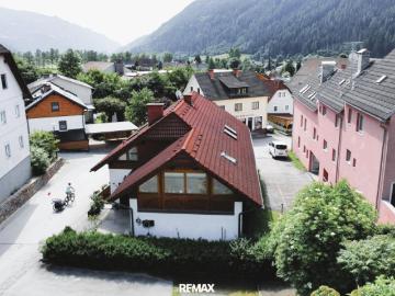 Wohnhaus mit Friseur Salon