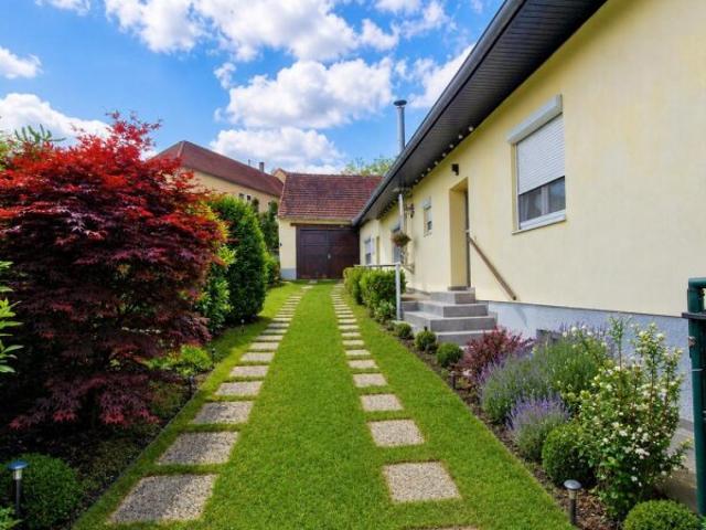 Wohnhaus mit Hofnebengebäude, Keller und freizügigem Grundstück in Südburgenland Nähe Oberwart