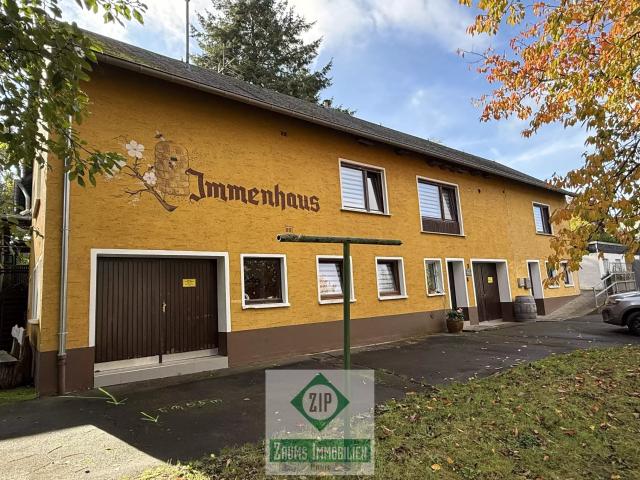 Wohnhaus mit Imkerei, Werkstatt und Hofladen mitten im Grünen der Vulkaneifel in Wallenborn