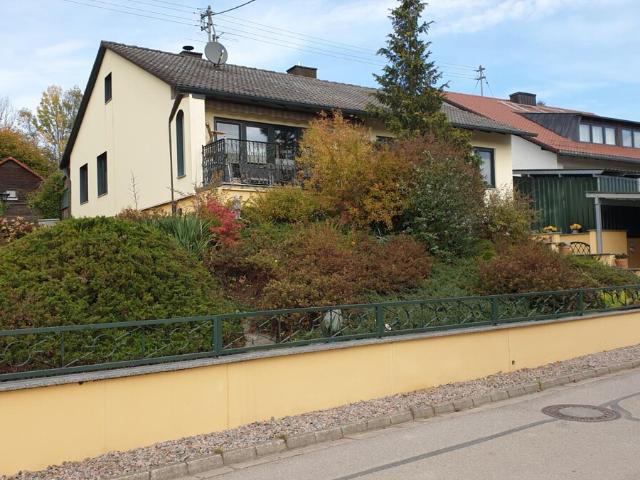Wohnhaus mit optionalem Freizeitgrundstück