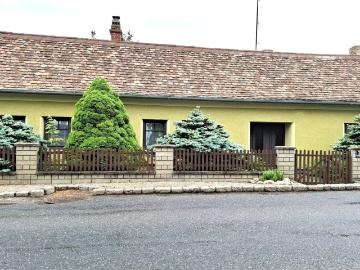 Wohnhaus mit neuer Heizung und weitläufigem Grünruhegarten