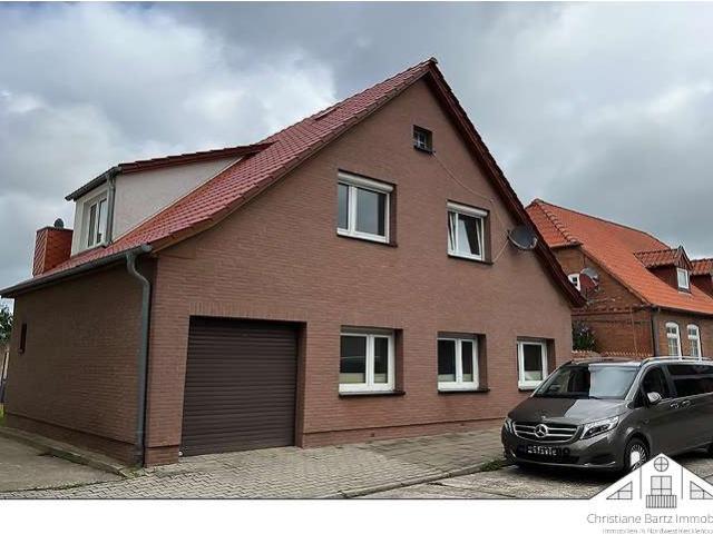 Wohnhaus mit Nebengelass im Herzen von Neukloster zu verkaufen